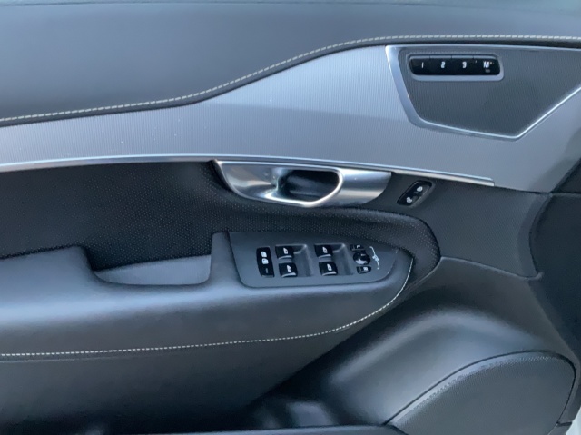 Volvo  XC 90 T8 Twin Engine R-Design Plug-In Hybrid AWD Bluetooth Navi LED Klima Einpar