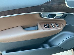 Volvo  XC 90 D5 AWD Momentum Geartronic Bluetooth Navi LED Vollleder Klima Einparkhilfe