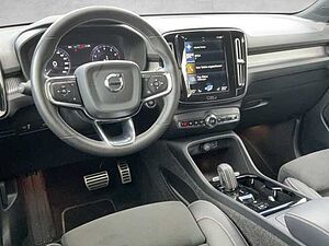 Volvo  XC 40 B4 AWD R-Design Geartronic Bluetooth Navi LED Klima Einparkhilfe el. Fenst
