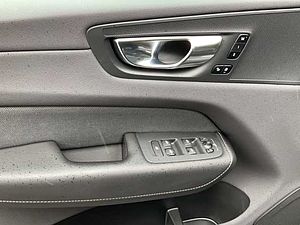 Volvo  XC60 B4 (Benzin) R-Design 2WD Automatik Bluetooth Navi LED Klima Standhzg Einpar