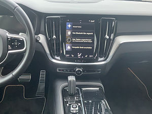 Volvo  V60 T8 R-Design Plug-In Hybrid AWD Bluetooth Navi LED Klima Einparkhilfe el. Fen