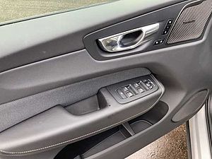 Volvo  XC 60 B5 Mild Hybrid R-Design AWD Geartronic Bluetooth Navi LED Klima Standhzg E
